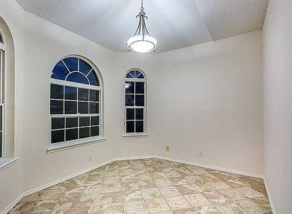 4th image of 612 Moondale Dr