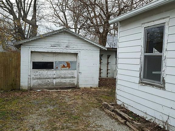 2nd image of 229 Atwood Pl