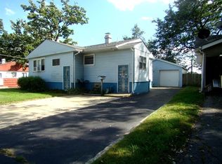 74 Robin Rd, Carpentersville, IL 60110