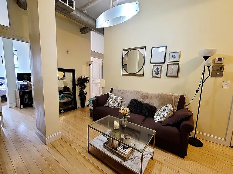 4 bed, 1006 sqft, $6,750 — Photo 4