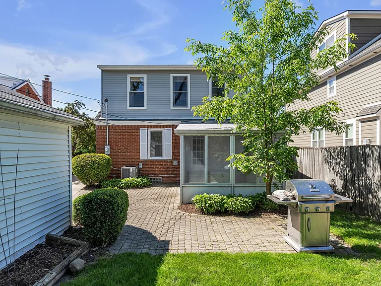 2711 Dorchester Rd — Photo 50