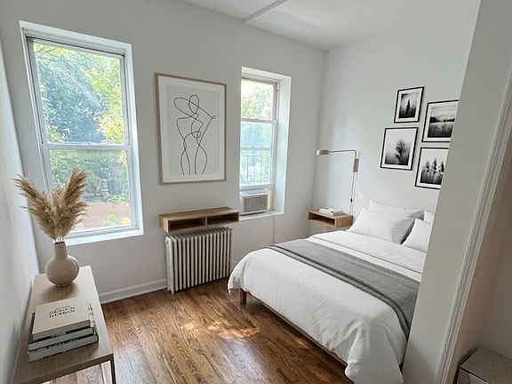 4th image of 1348 Willoughby Ave APT 2L
