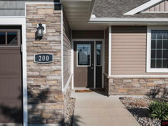 2nd image of 200 Castle Pines Dr