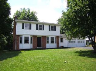 17 Pebble Hill Rd, Fairport, NY 14450