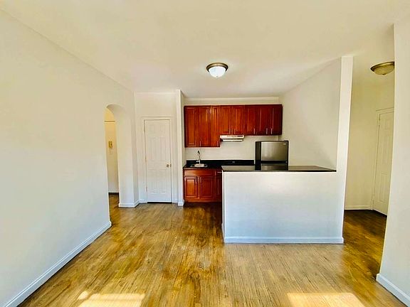 3rd image of 234 W 13th St #4C