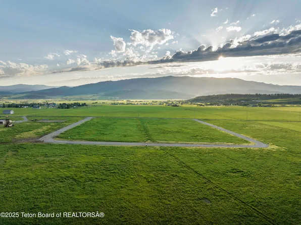 6 Spike Loop, Etna, WY 83118