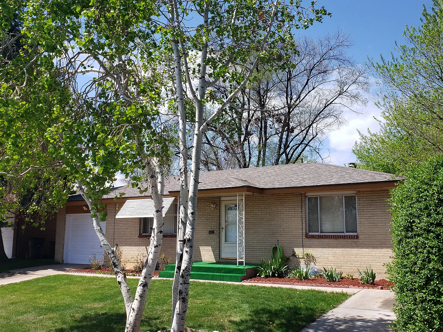 4 bed, 2300 sqft, $2,395 — Photo 1