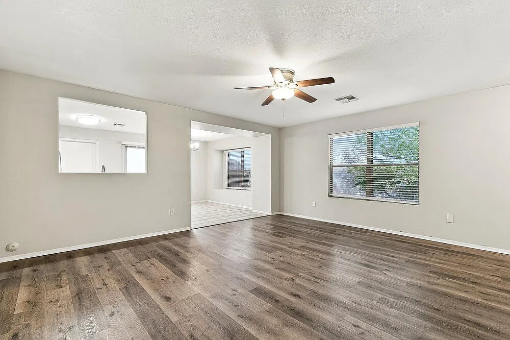 3 bed, 2.0 bath, 1431 sqft, $2,175 — Photo 4