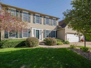 5013 Mayfield Dr, Bettendorf, IA 52722