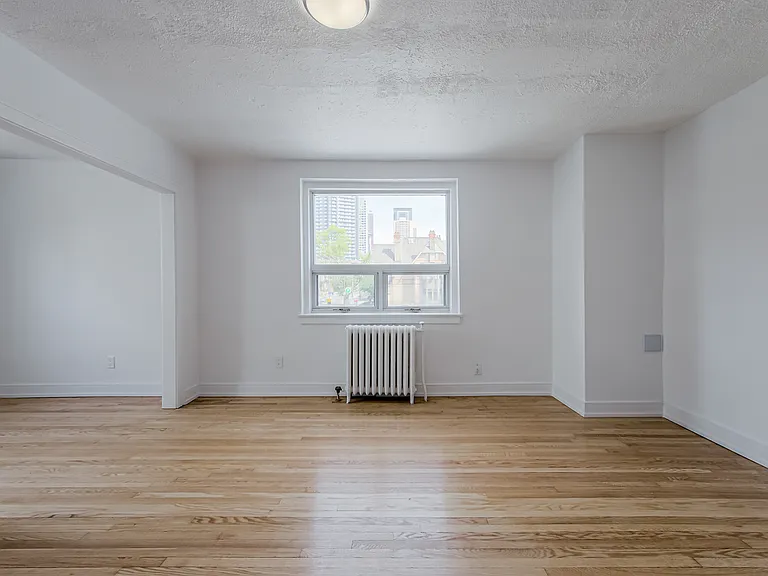 391 Sherbourne St — Photo 7