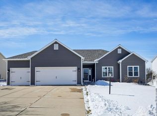 N8333 Whippoorwill Rd, Ixonia, WI 53036