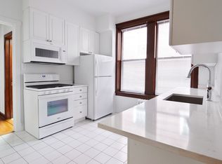 1055 W Hollywood Ave APT 1A, Chicago, IL 60660