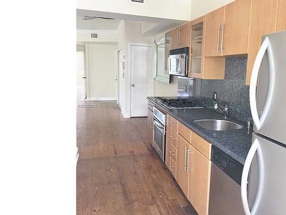4th image of 1575 Michigan Ave APT 3