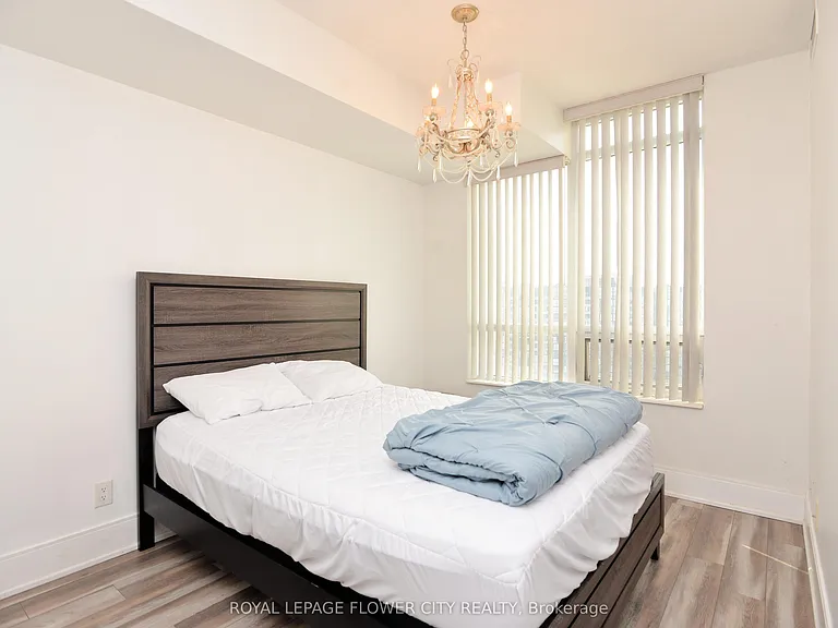 330 Burnhamthorpe Rd W #1902 — Photo 21