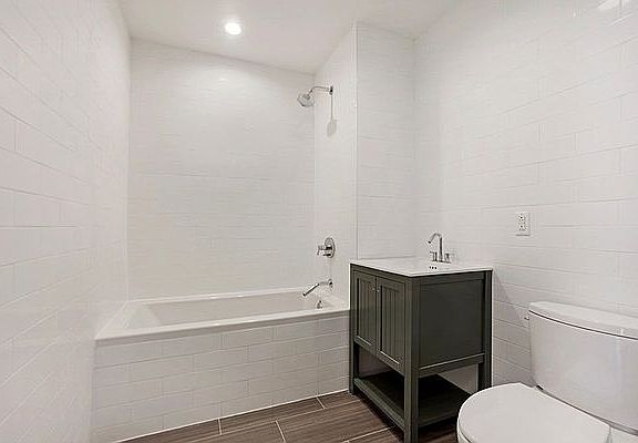 4th image of 878 Metropolitan Ave APT 2B