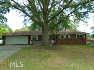 412 Pineridge Dr, Forest Park, GA 30297