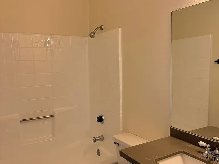 927 S Charlotte Ave — Photo 5