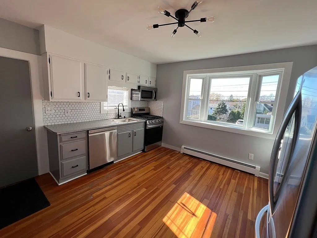 3 bed, 2010 sqft, $4,500 — Photo 3