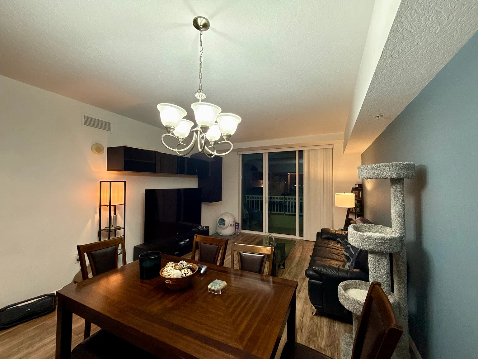 1 bed, 838 sqft, $2,500 — Photo 2