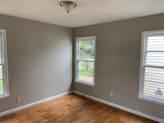 4th image of 5817 Locke Ave