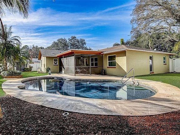 4th image of 1649 Monterey Dr
