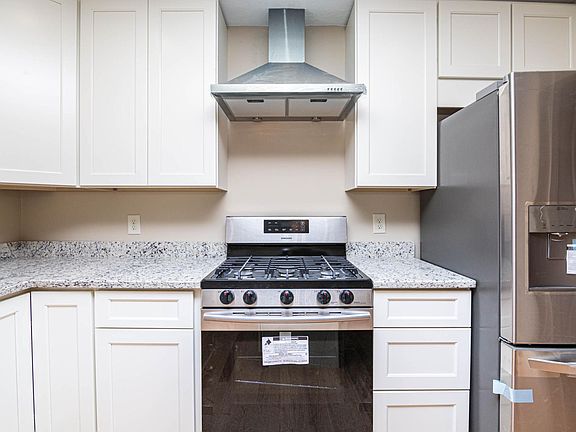 4th image of 18 Blaine Ave #1