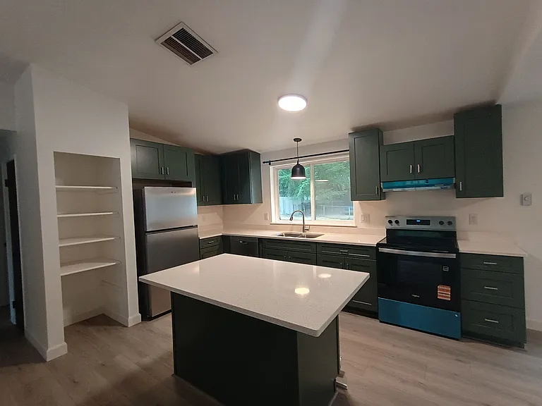 7378 Haynes Ln NE #7378 — Photo 5