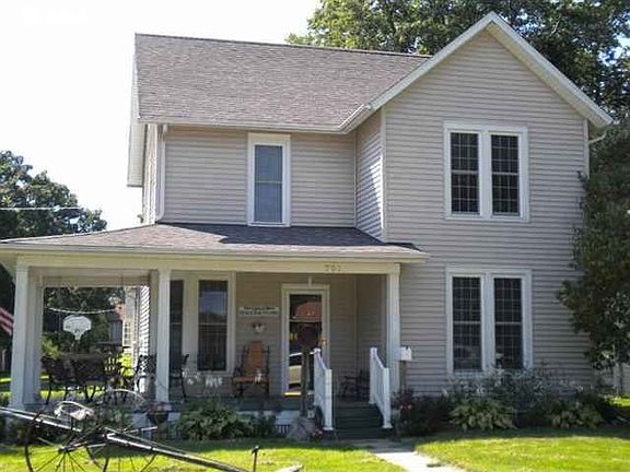 3rd image of 701 N Park St