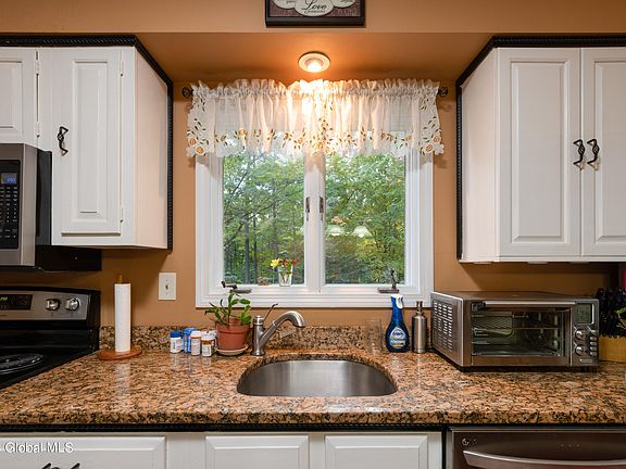5th image of 59 Schermerhorn Dr