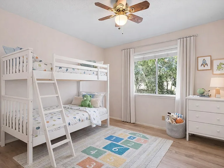2630 Lakeway Dr — Photo 25