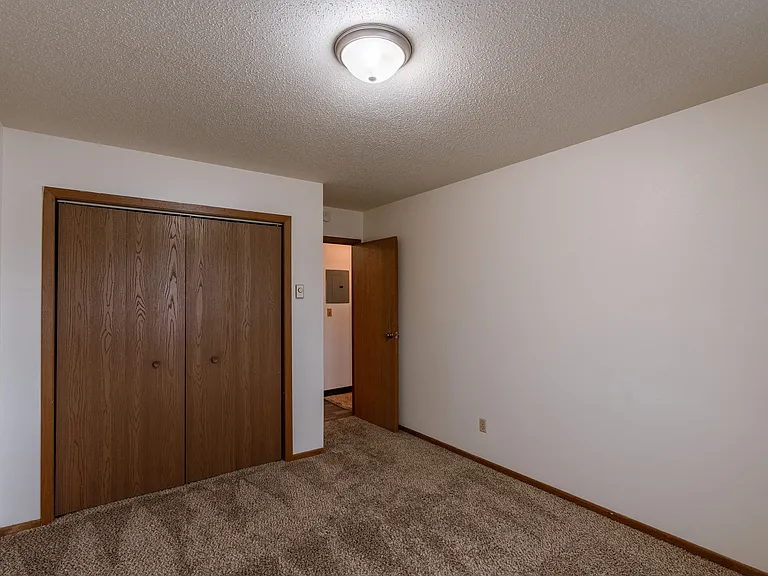 Fargo, ND Sargent Apartments | Bedroom