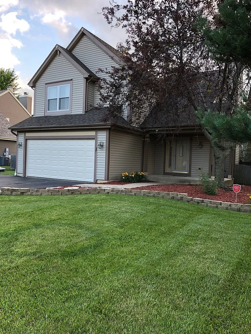 1392 Geneva Ct photo 1