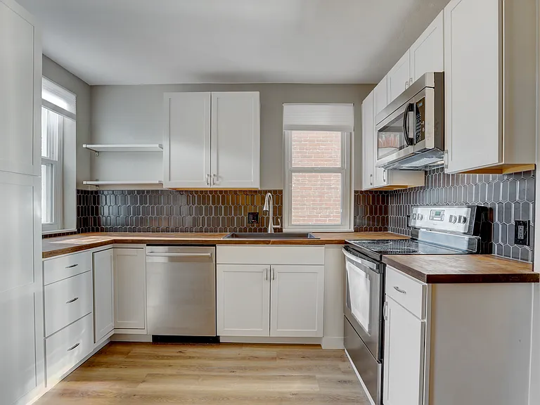 2524 N High St — Photo 14