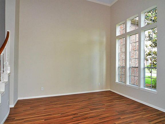 5th image of 1409 Cambridge Dr