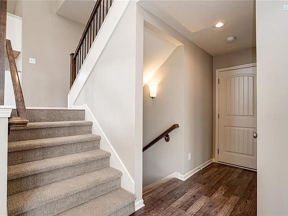 3rd image of 112 SW Ayden Ln