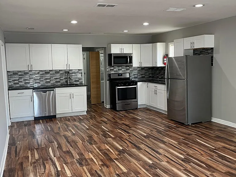 246 Britton Ave — Photo 5