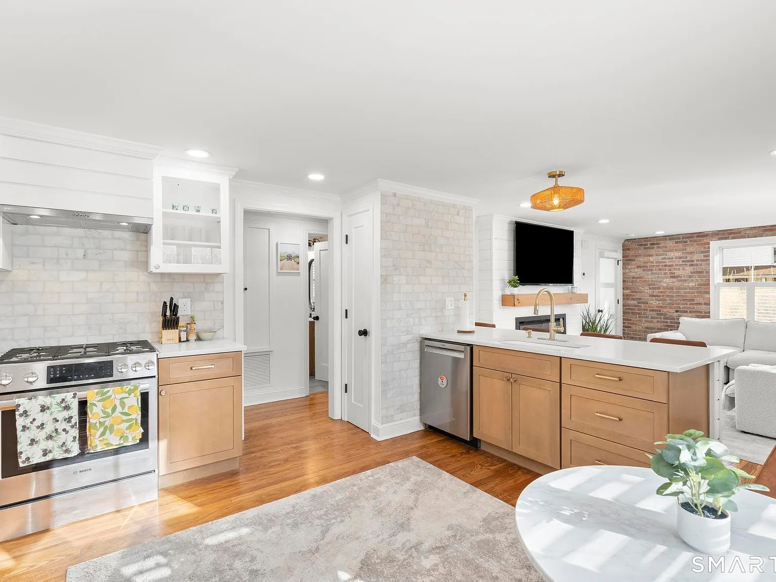 4 bed, 2.0 bath, 2106 sqft, $10,000 — Photo 4