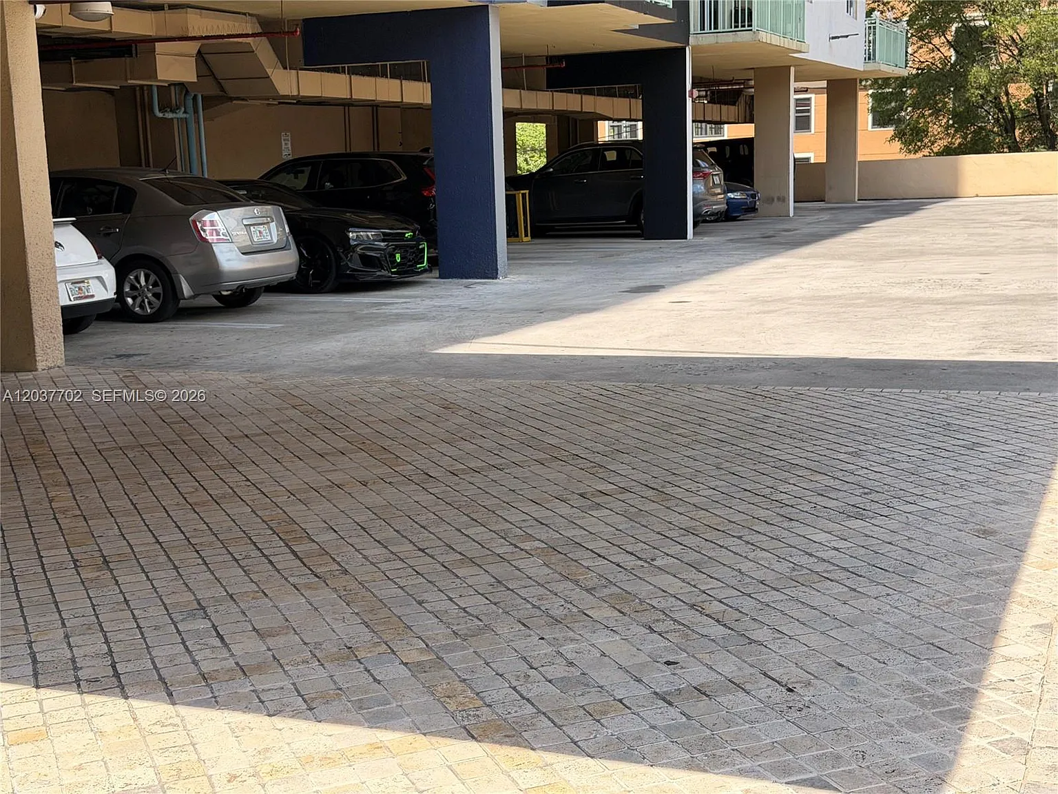 Coral Plaza Of Miami Cond — Photo 3