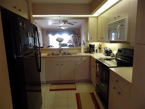 4th image of 5800 Sabal Trace Dr #404-4