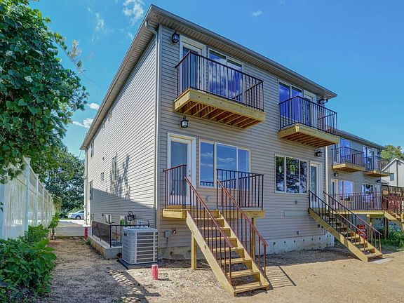 4th image of 3 Tompkins Cir