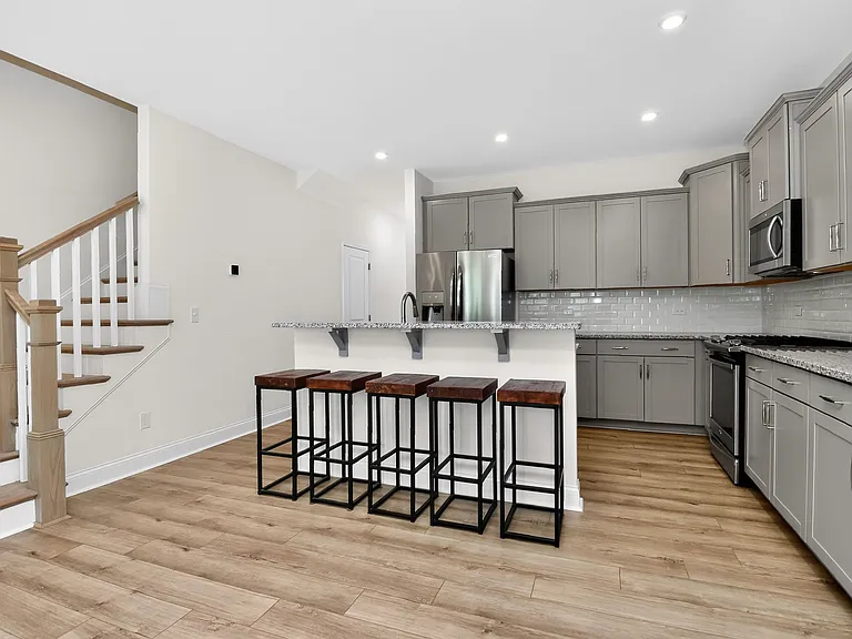 1257 Pebble Grove Dr — Photo 2