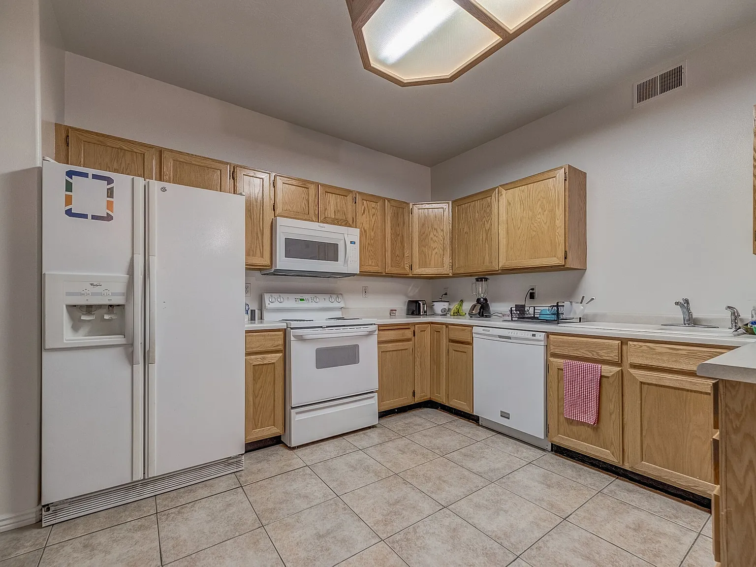 3 bed, 1300 sqft, $599 — Photo 4