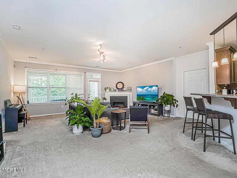 624 Sloan Ct #624 — Photo 3