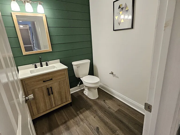 214 N Marion Dr — Photo 12