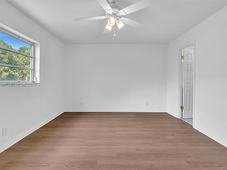 218 NE 12th Ave #302 — Photo 10