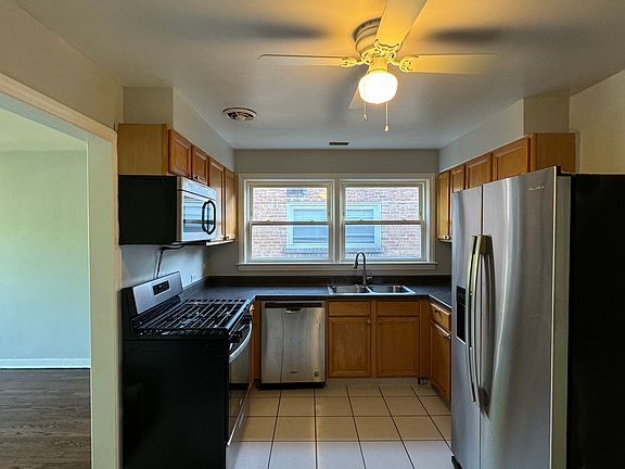 5th image of 9056 Lamon Ave #1