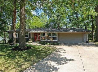 1040 Fashion Sq, Saint Louis, MO