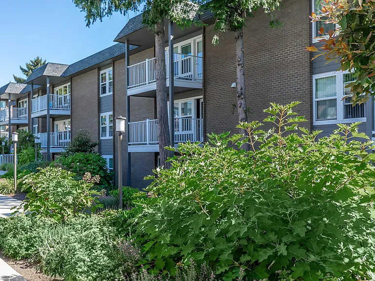 Corinthian Apartments — Photo 16