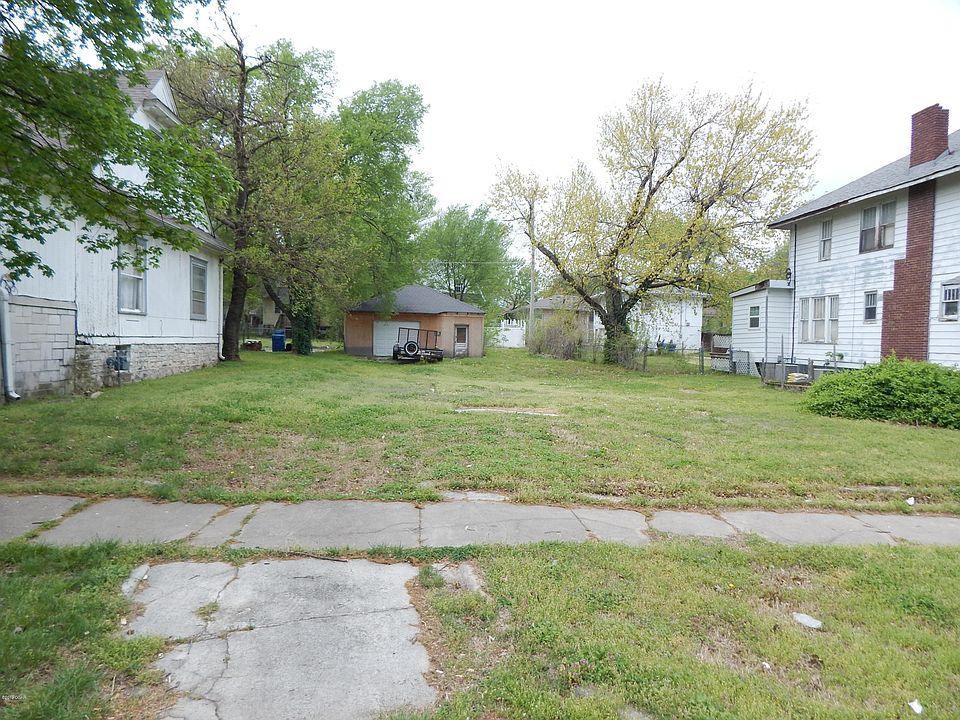 2nd image of 222 N Sergeant Ave