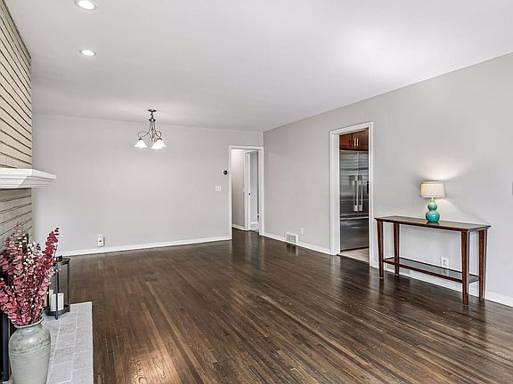 3rd image of 5900 Queen Ave S
